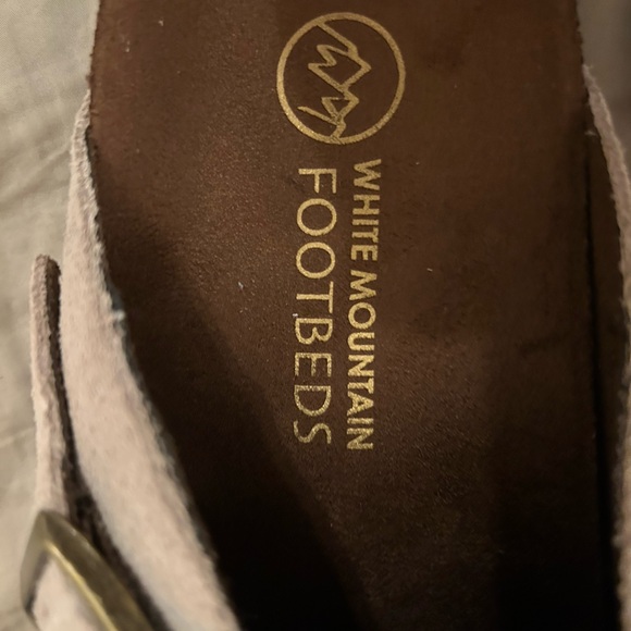 White Mountain womens clogs. Size 7. Tan suede. Arch support - Picture 3 of 3